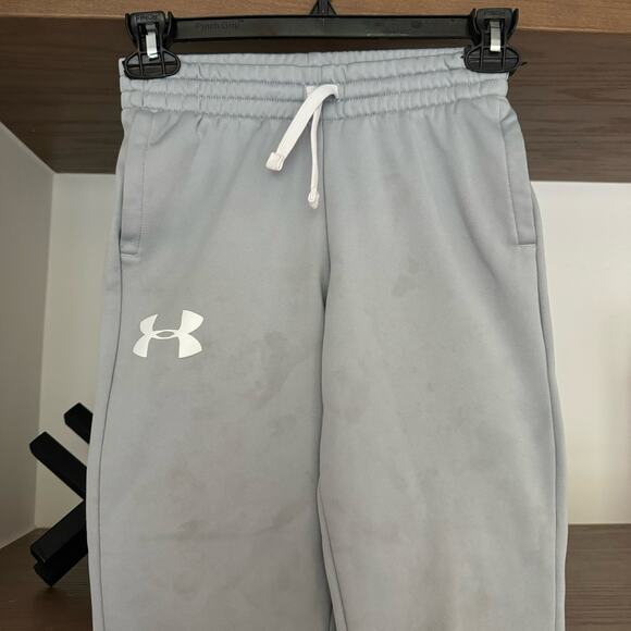 Under Armour Joggers in Grey - Picture 2 of 5